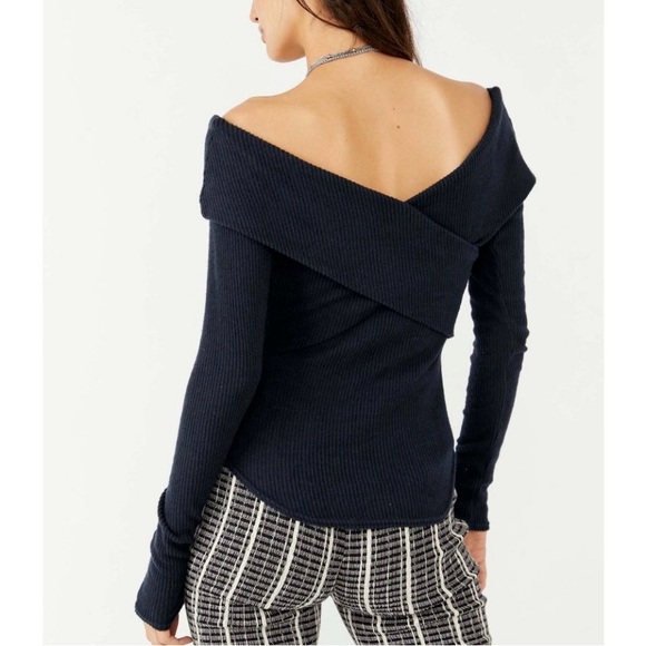 Free people off the shoulder top - Picture 4 of 13